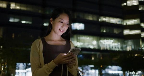 Woman Use Mobile Phone City Night — Stock Photo, Image