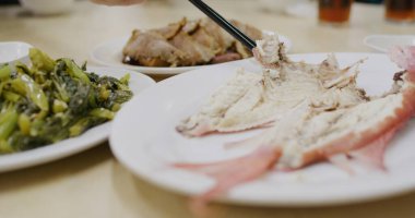 Chaozhou tarzı istiridye lapası restoranda.