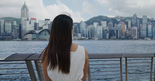 Donna Guarda Città Hong Kong — Foto Stock