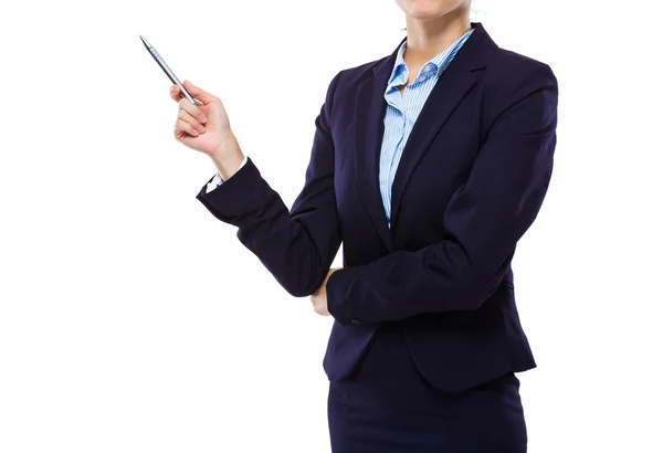 Geschäftsfrau hält mit Stift für Präsentation stand — Stockfoto