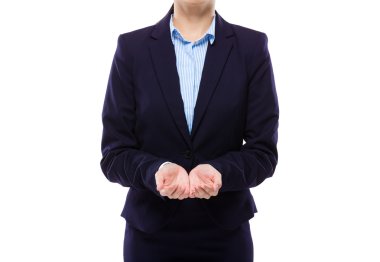 iş kadını iki eliyle bir şeyler sunmak