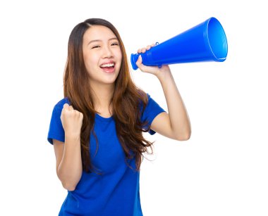 Asyalı kadın, hoparlör