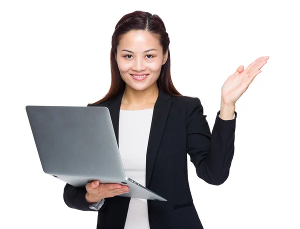 Businesswoman hold laptop and hand presentation — Stock Photo, Image