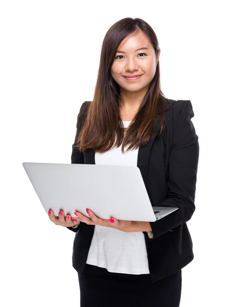 Mulher uso de notebook computador — Fotografia de Stock