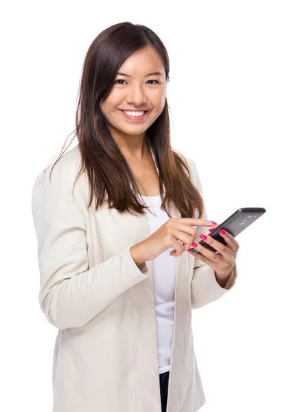 Asiatische Frau berühren auf Handy — Stockfoto