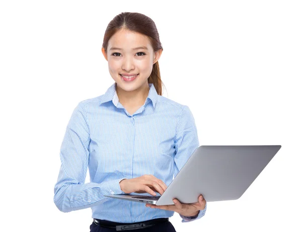 Asian businesswoman use notebook computer — Stock Photo, Image