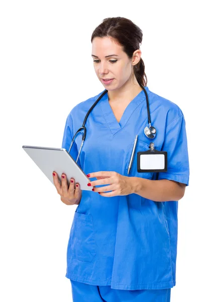 Doctor use tablet — Stock Photo, Image