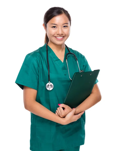 Woman doctor with clipboard — Stock Photo, Image