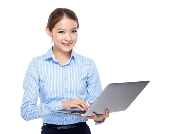 Businesswoman use of laptop computer — Stock Photo, Image