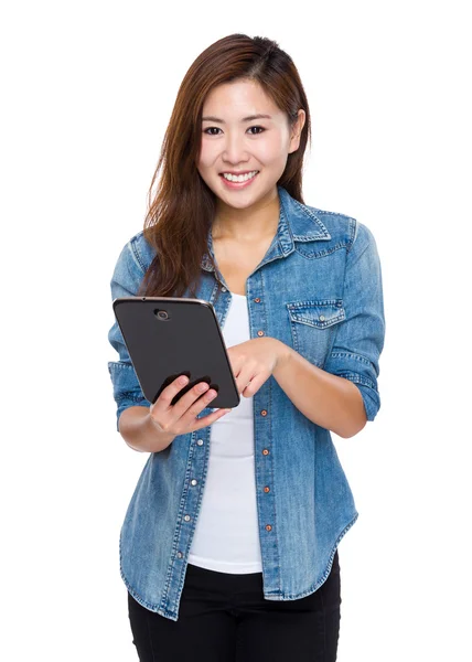 Asian woman use of digital tablet — Stock Photo, Image