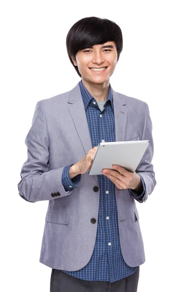 Empresário asiático usar tablet digital — Fotografia de Stock