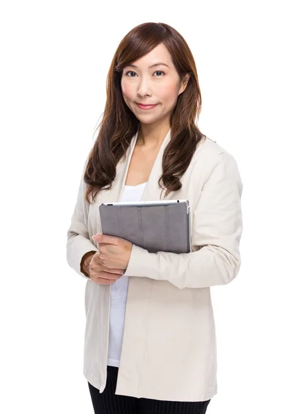 Mujer asiática con tableta — Foto de Stock