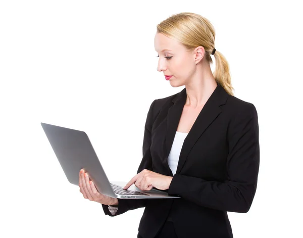 Businesswoman use of laptop — Stock Photo, Image