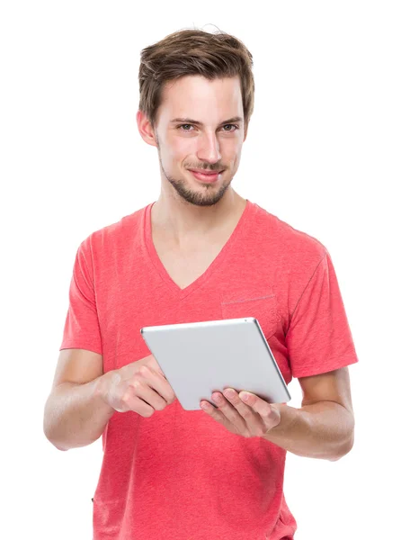 Beyaz adam dijital tablet kullanımı — Stok fotoğraf