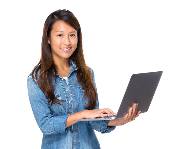 Asian woman use of laptop — Stock Photo, Image