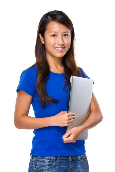 Frau mit Laptop festgehalten — Stockfoto