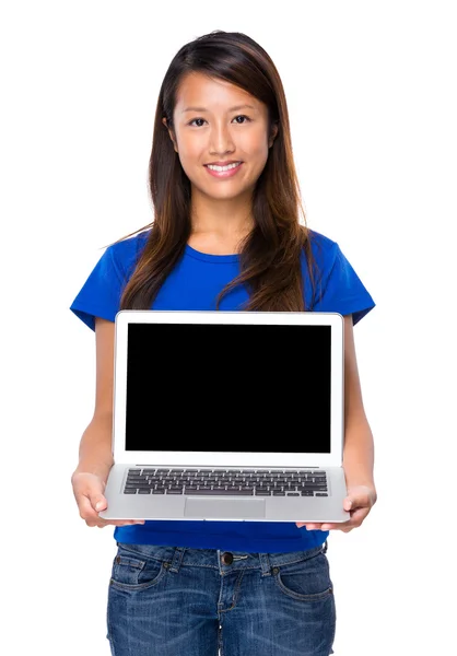 Asian woman show with blank screen of laptop computer — Stock Photo, Image