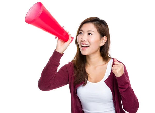 Mujer gritar con megáfono — Foto de Stock