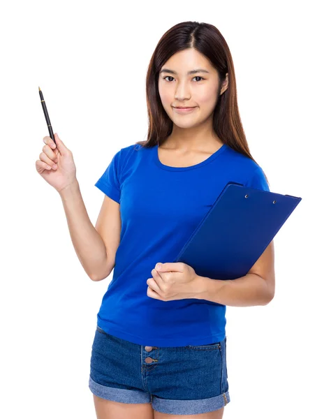 Woman with clipboard and pen — Stock Photo, Image