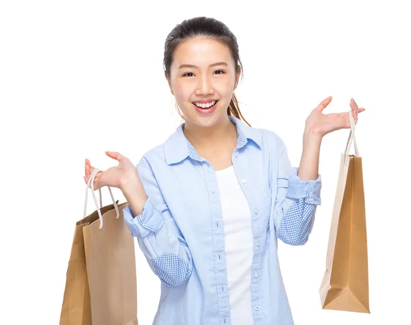 Frau mit Einkaufstüten — Stockfoto