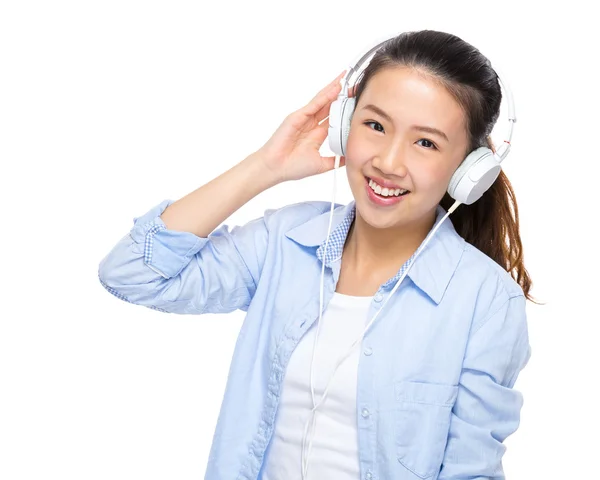 Asian woman enjoy the music — Stock Photo, Image