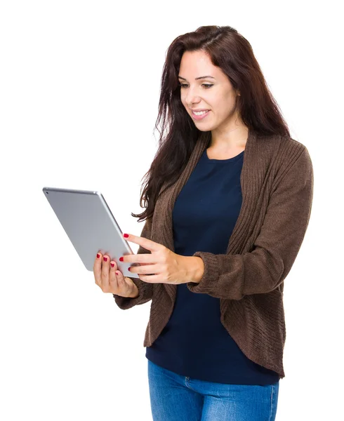 Woman using digital tablet — Stock Photo, Image