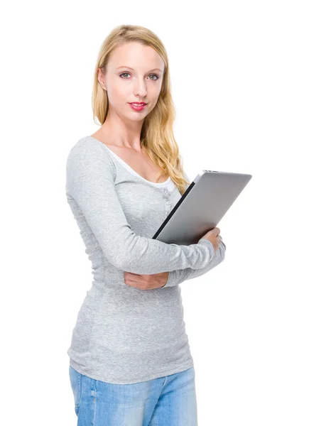 Vrouw met laptop computer — Stockfoto