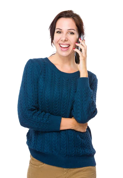 Mulher falando no telefone móvel — Fotografia de Stock