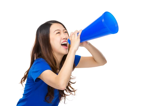 Mujer gritando en megáfono — Foto de Stock