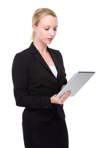 Businesswoman using digital tabet — Stock Photo, Image