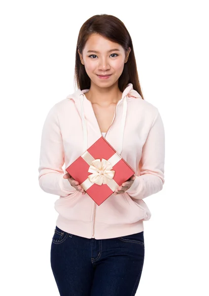 Woman with gift box — Stock Photo, Image