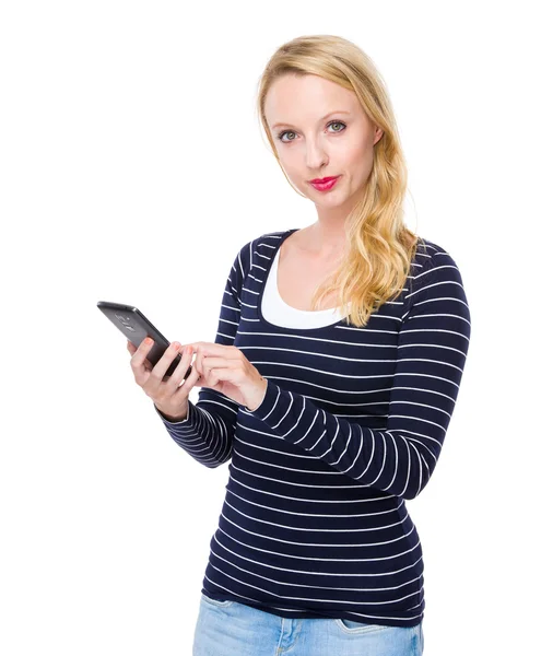 Vrouw met mobiele telefoon — Stockfoto