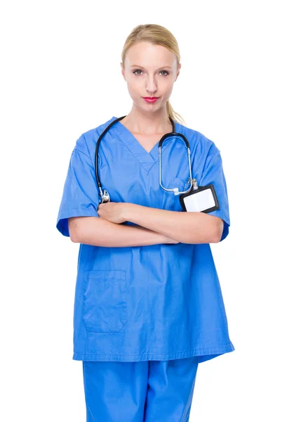 Médica com braços cruzados — Fotografia de Stock
