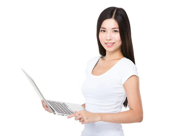Woman using notebook computer — Stock Photo, Image