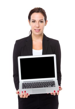 iş kadını gösteren boş ekran laptop