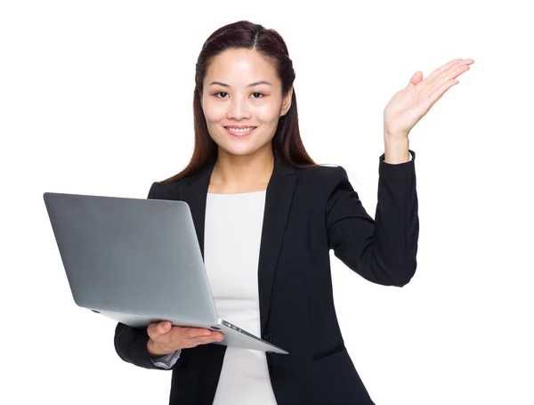 Businesswoman use laptop and showing something — Stock Photo, Image