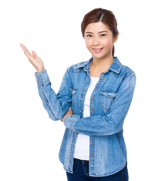 Woman with hand presentation — Stock Photo, Image