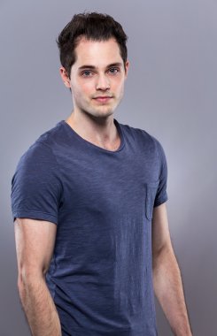 yakışıklı delikanlı