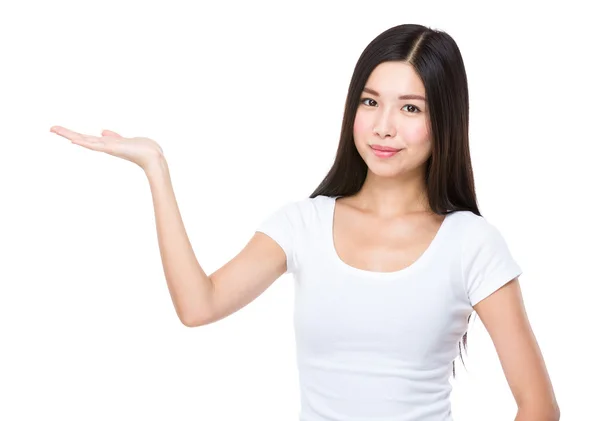 Mujer con presentación a mano — Foto de Stock