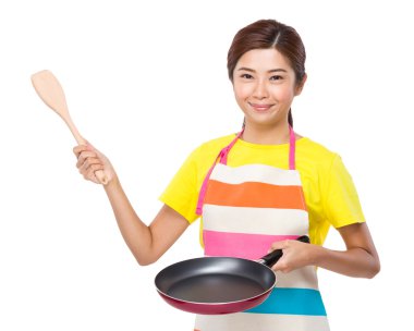 Pişirme Pan ve spatula ile ev hanımı
