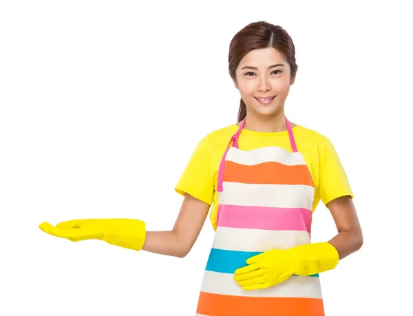 Housewife with hand present — Stock Photo, Image