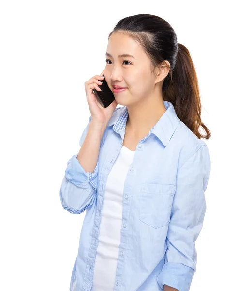 Woman talking on mobile phone — Stock Photo, Image