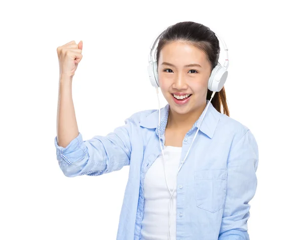 Mujer emocionada con auriculares — Foto de Stock