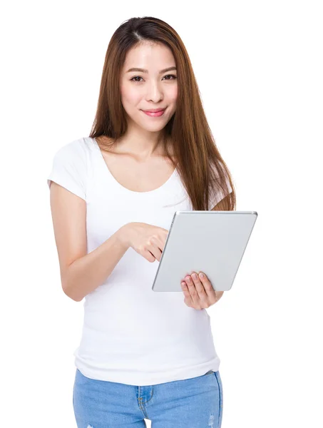 Woman using digital tablet — Stock Photo, Image