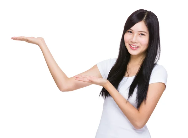 Vrouw met twee hand aanwezig — Stockfoto