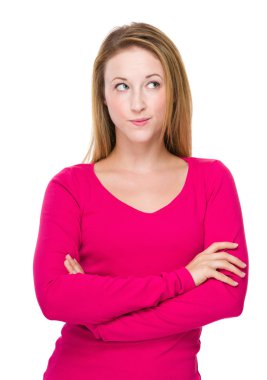 Güzel kadın başka tarafa bakıyor.