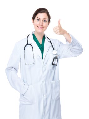 kadın doktor başparmak