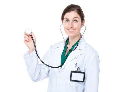 Steteskoplu kadın doktor.