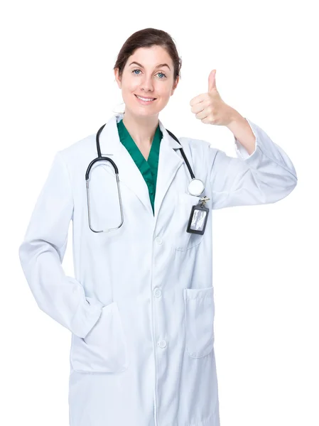 一位女大夫用大拇指 — 图库照片