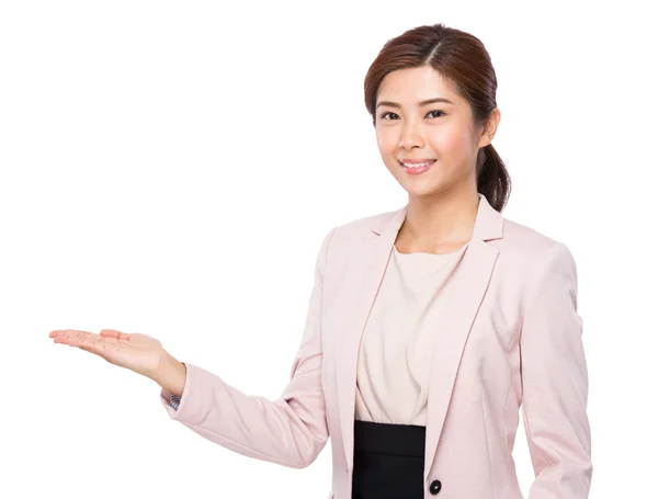 Businesswoman with hand present — Stock Photo, Image